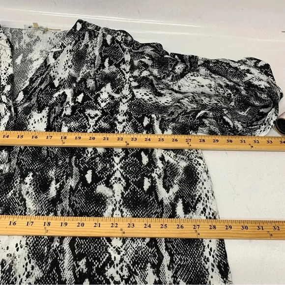 Calvin Klein Linen Blouse Top Woman 2X Snake Print Buttons Black White - Picture 11 of 12